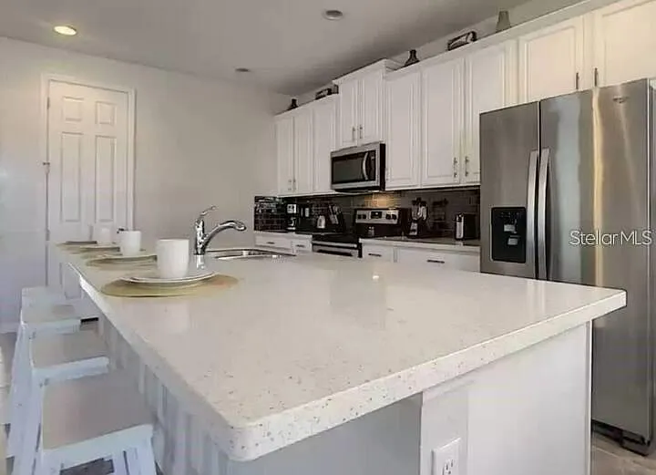 6 bed, 4.5 bath, 2987 sqft, $3,100 — Photo 3