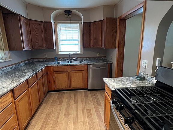 4th image of 701 W Hildreth St