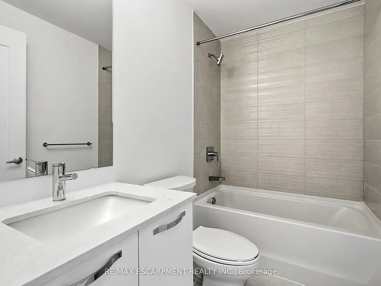 75 James St S #2017 — Photo 17