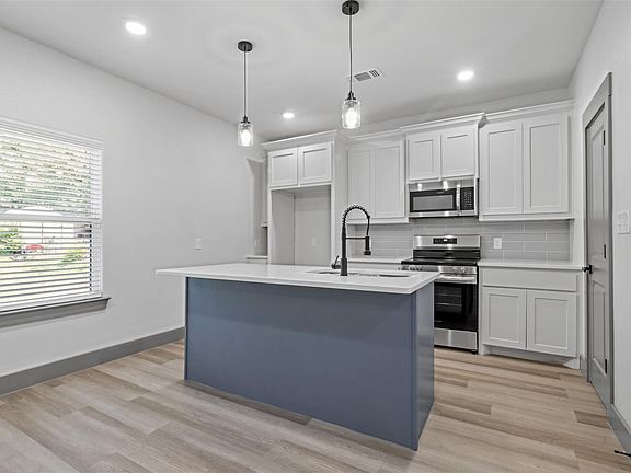 4th image of 405 W Hull St