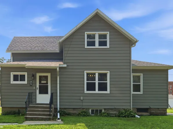 106 S 6th St, Montezuma, IA 50171