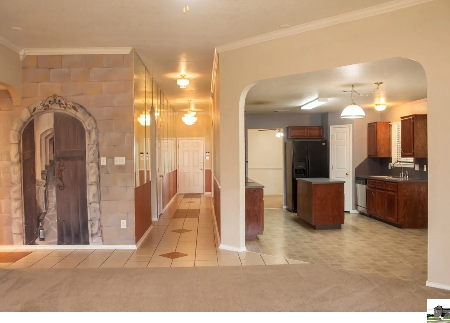 4 bed, 2.0 bath, 2186 sqft, $1,700 — Photo 2