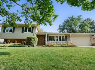 1037 Regency Ln, Libertyville, IL