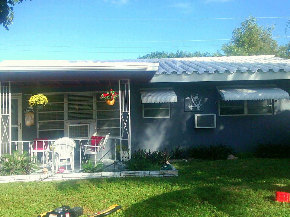 1st image of 804 NE 5th Ave