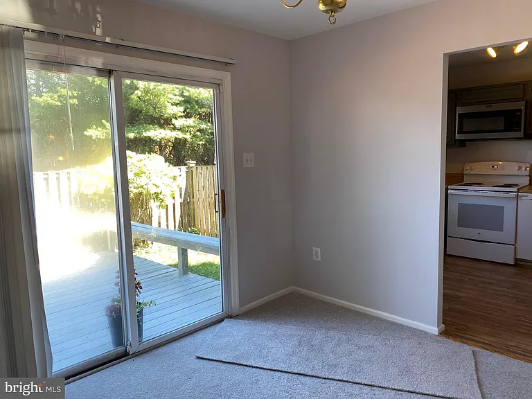 4 Chantilly Ct — Photo 36
