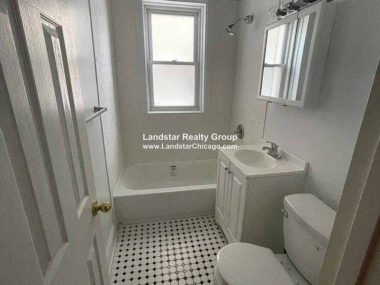 1936 W Estes Ave #G — Photo 11