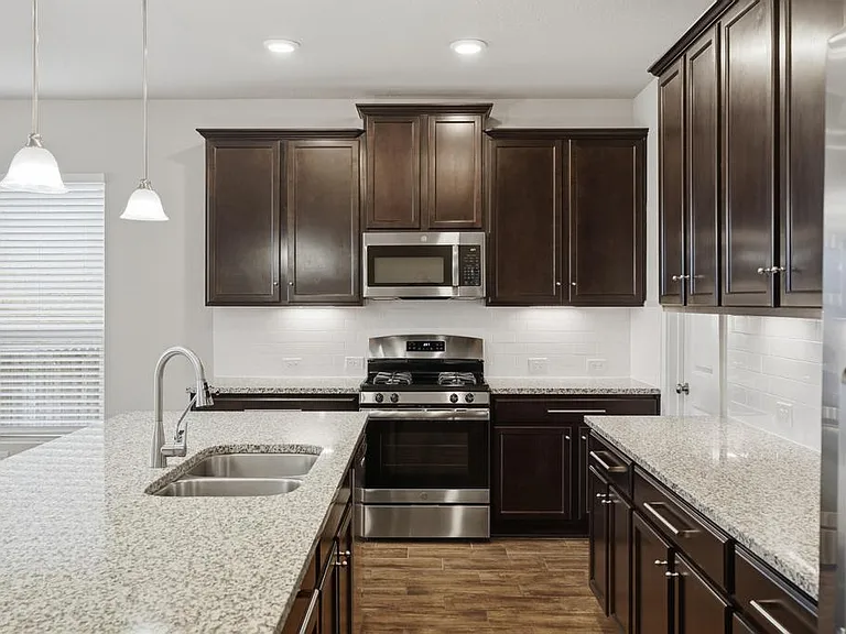 2431 Valencia Crst — Photo 7