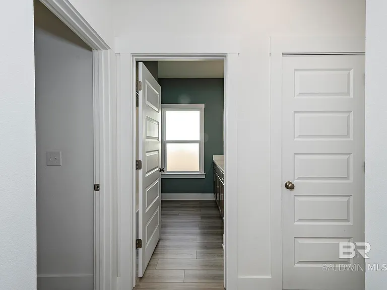 231 Bronze St — Photo 36