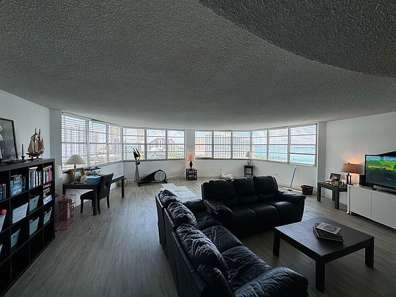 5th image of 905 Brickell Bay Dr APT 1531