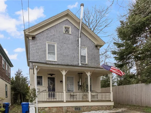 5 Conrad Ct, Newport, RI 02840