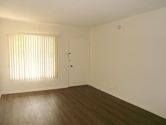 3rd image of 1802 Selby Ave #A10