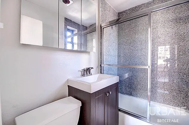 Rented by Urbane Brokerage | media 4