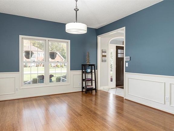 3rd image of 5562 Woodsedge Ct