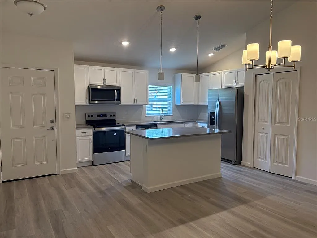 4 bed, 2.0 bath, 1654 sqft, $1,995 — Photo 3