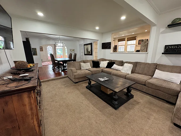 Great Room ; Den