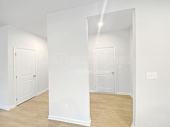 5th image of 273 Summerwood Ln