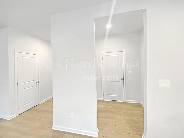 273 Summerwood Ln — Photo 5