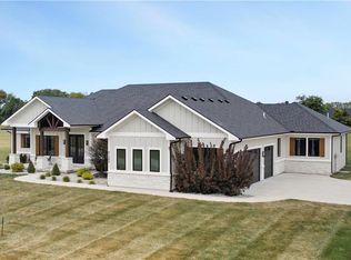 31302 Pollard Pl, Lone Jack, MO 64070