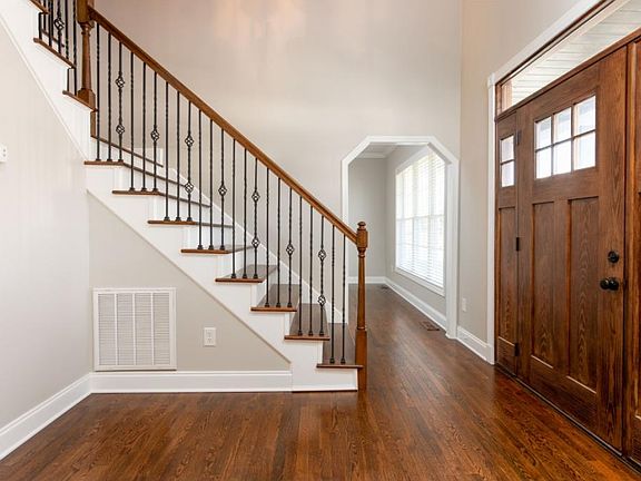 4th image of 107 Saint Marys Ct
