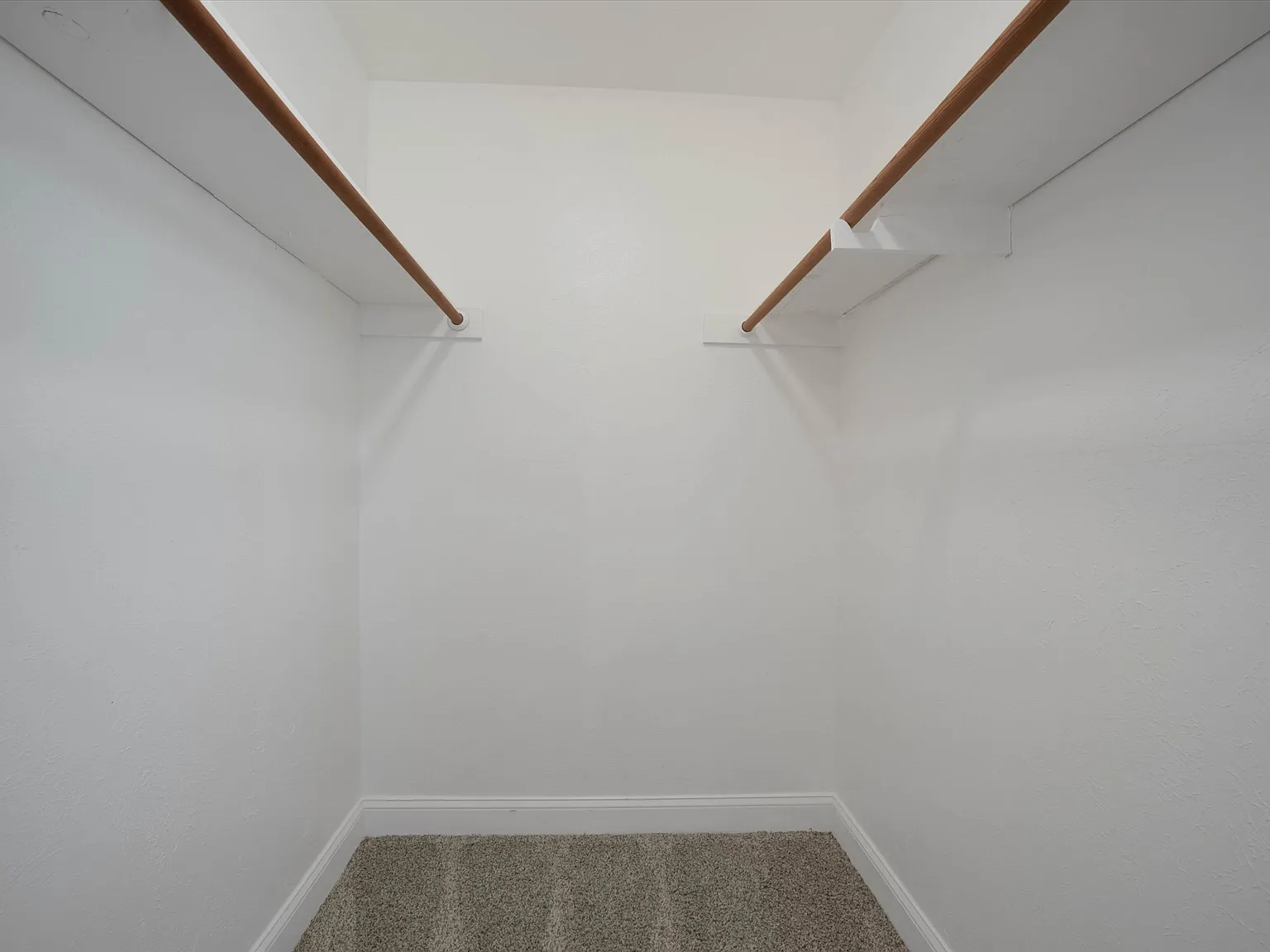 3 bed, 2.5 bath, 1374 sqft, $2,095 — Photo 3