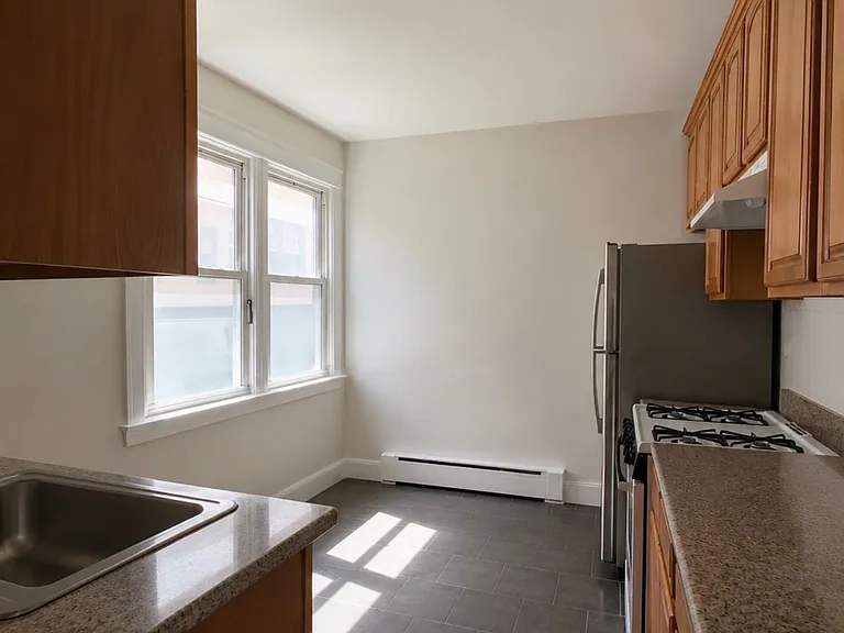 363 Victory Blvd — Photo 6