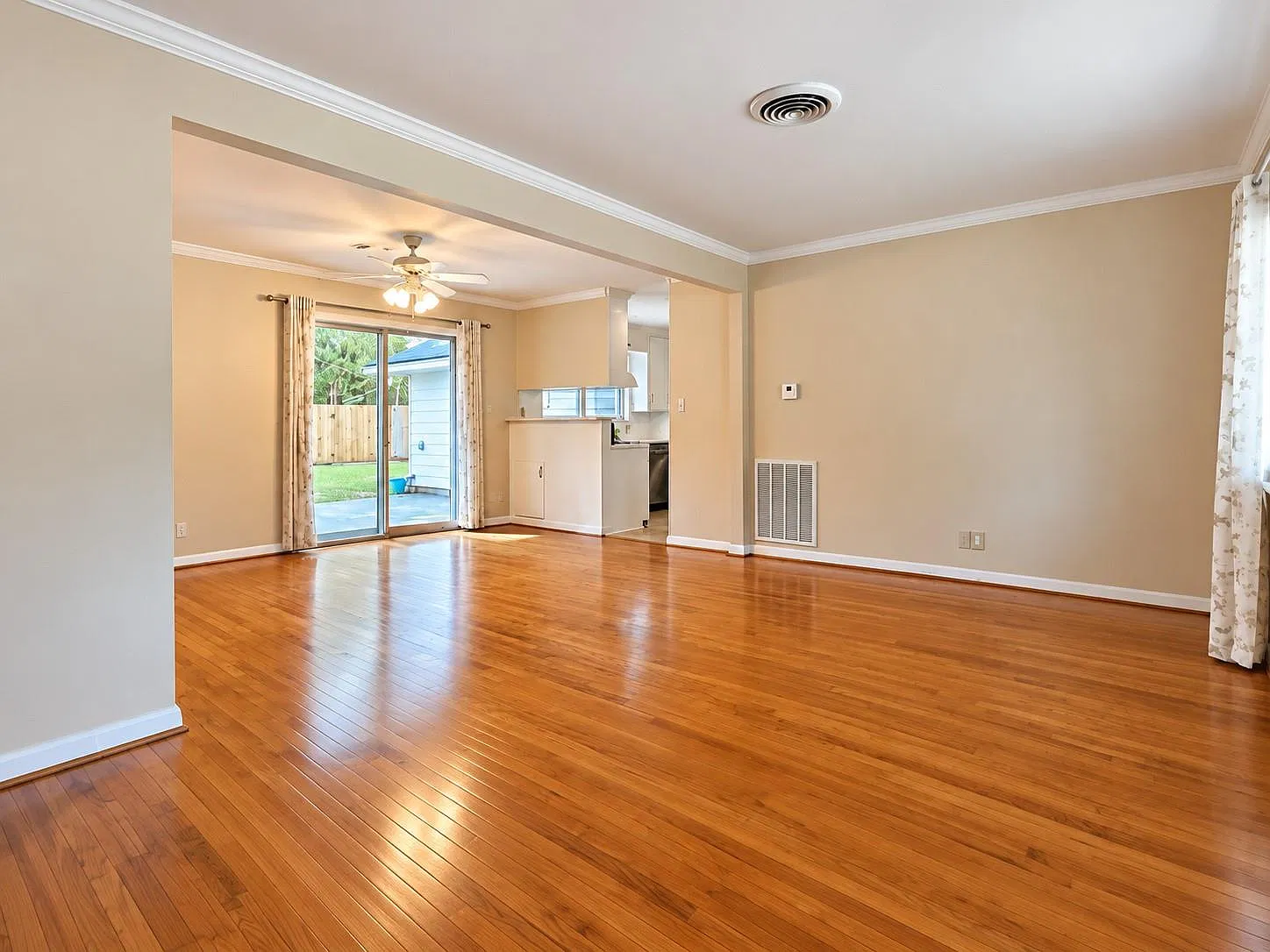3 bed, 2.5 bath, 1546 sqft, $1,950 — Photo 2
