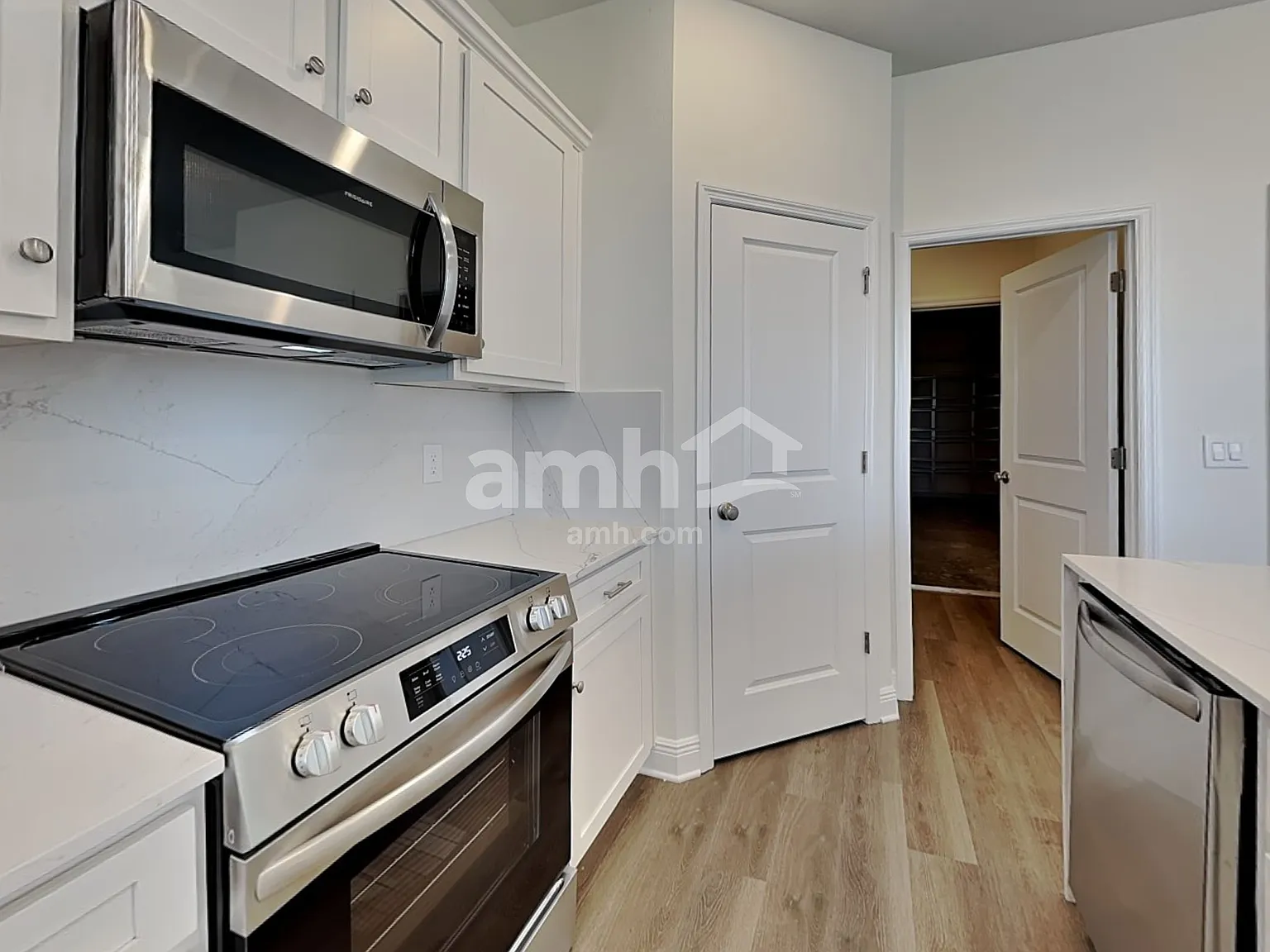 3 bed, 2.5 bath, 1685 sqft, $2,400 — Photo 4