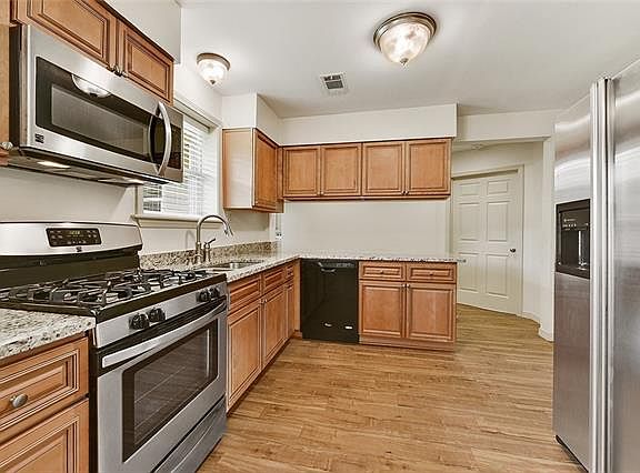 4th image of 203 Cambridge Ct