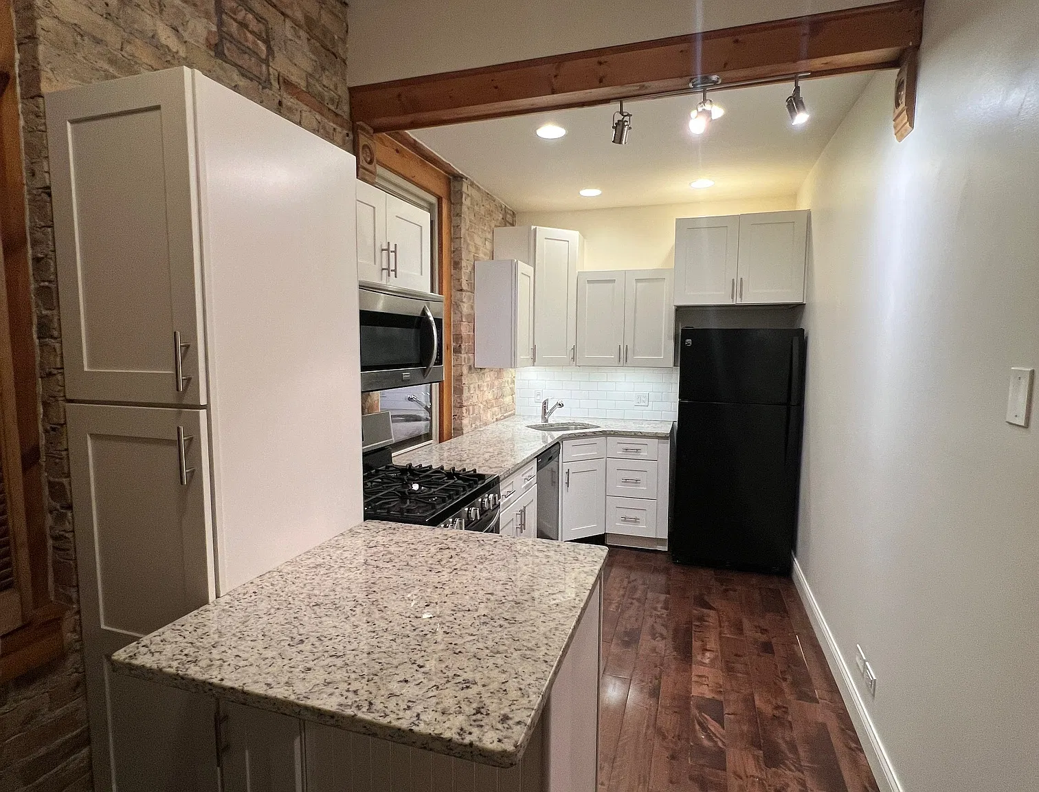 1 bed, 500 sqft, $2,300 — Photo 2