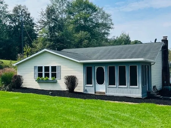 364 Valencia Rd, Evans City, PA 16033