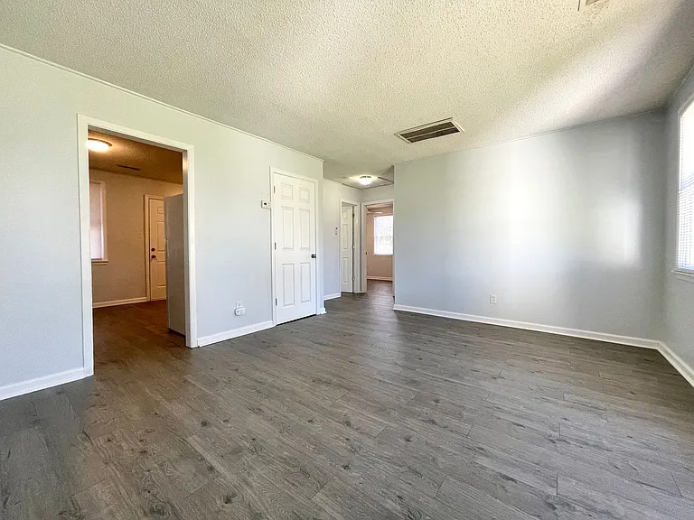 516 Elm St — Photo 3