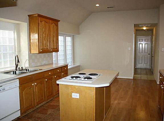 3rd image of 1521 Endicott Dr