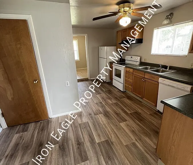 112 S Diamond St — Photo 2