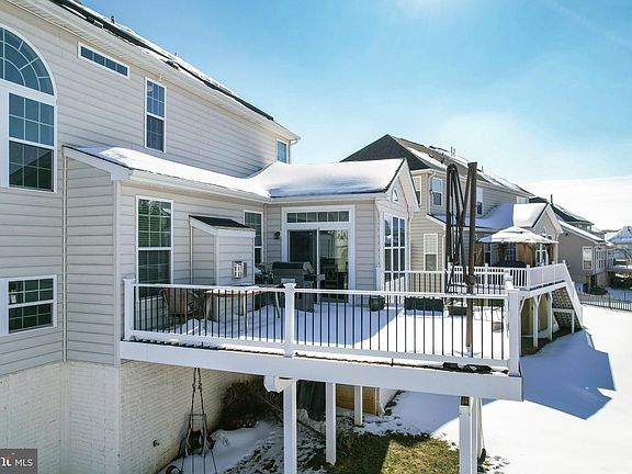 3rd image of 379 Meadow Creek Dr