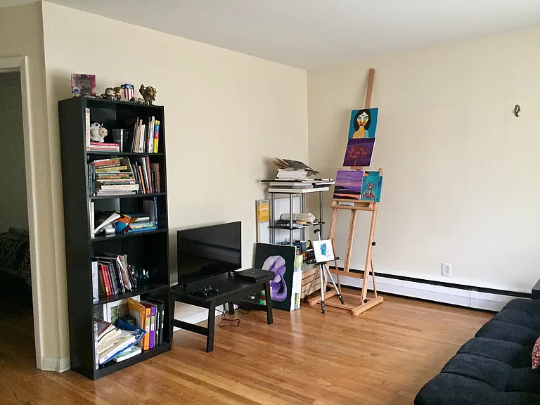 1579 N Farwell Ave — Photo 4