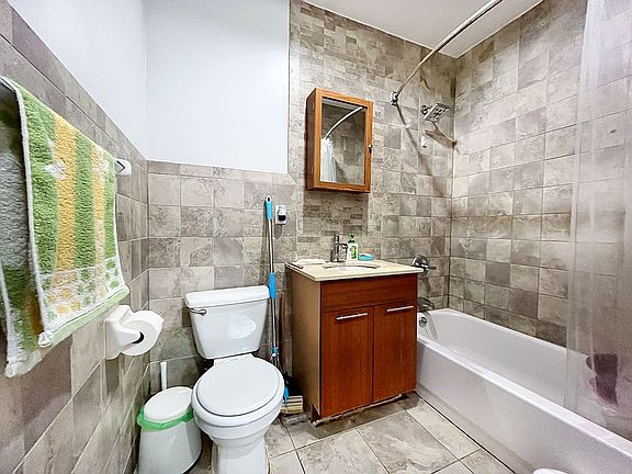 5th image of 71-19 162nd St Unit 1E