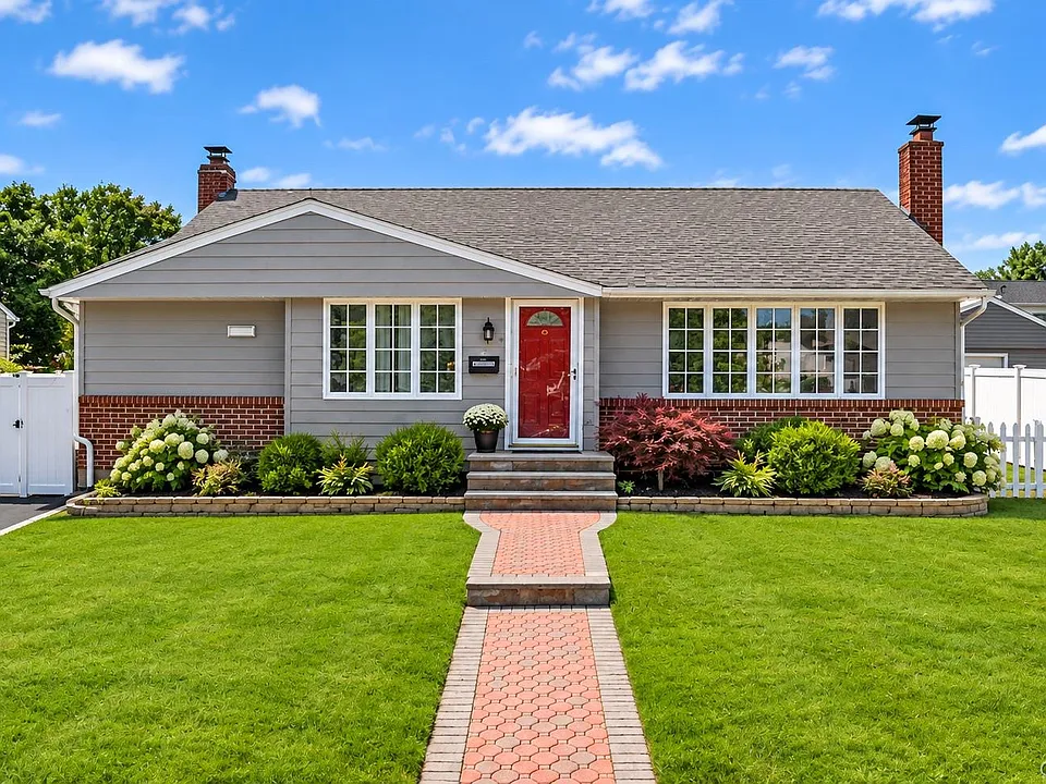 77 Vassar Ln