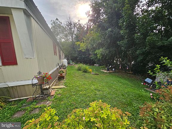 3rd image of 709 Primrose Ln