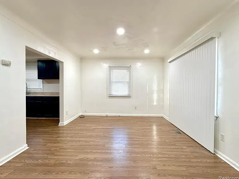 6847 Continental Ave — Photo 3