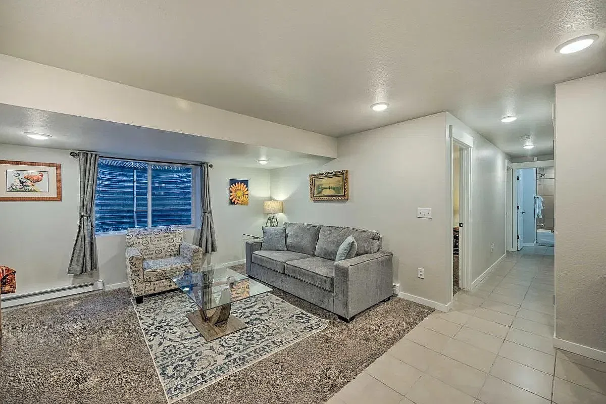 2 bed, 900 sqft, $1,600 — Photo 2