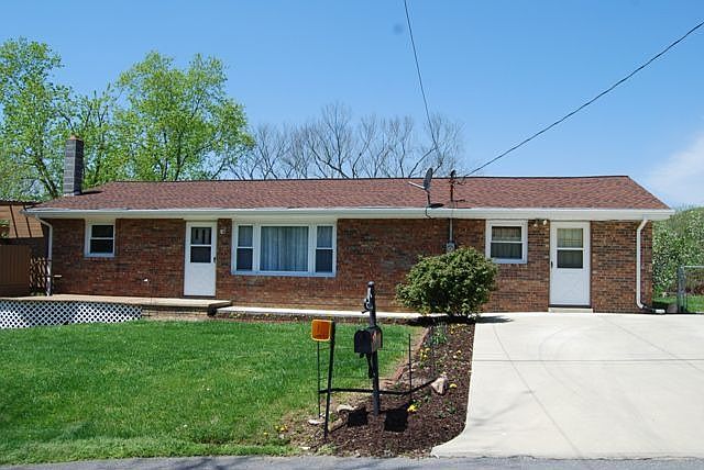 All Brick!! Easy Living