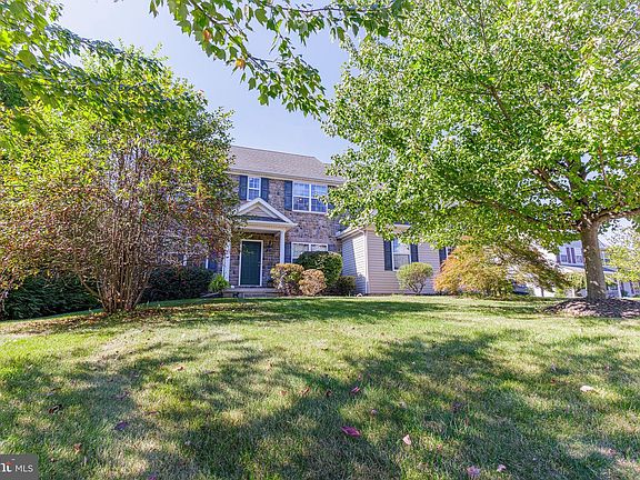 3rd image of 1675 Hampden Dr