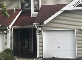 14 Ridge View Ter, Oak Ridge, NJ 07438