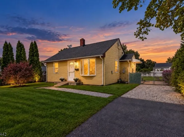 36 Park Ave, Wanaque Boro, NJ 07420