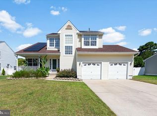 42 Charleston Dr, Sicklerville, NJ 08081
