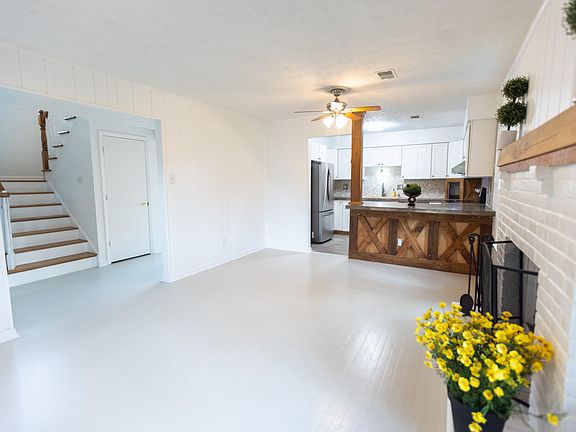 3rd image of 500 Laketower Dr Unit 8