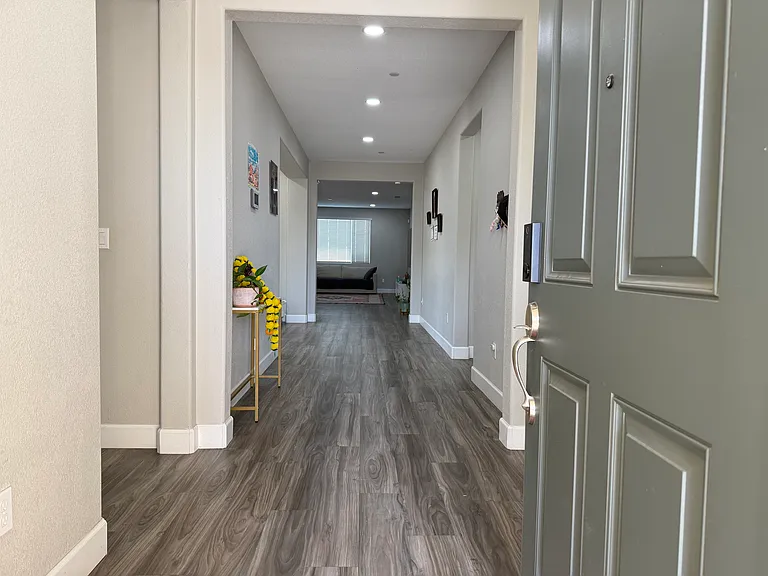 672 Chimes St — Photo 5