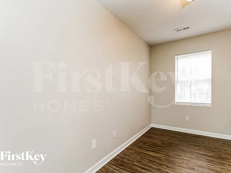 110 Stillwell St — Photo 13