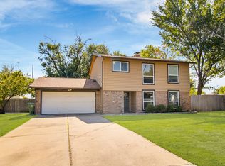 968 Huntington Dr, Lewisville, TX 75067
