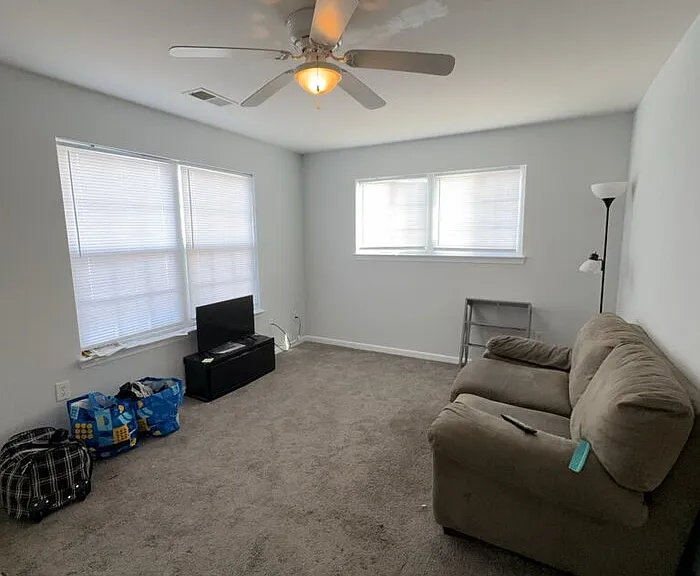 221 Campus Dr #4 — Photo 2
